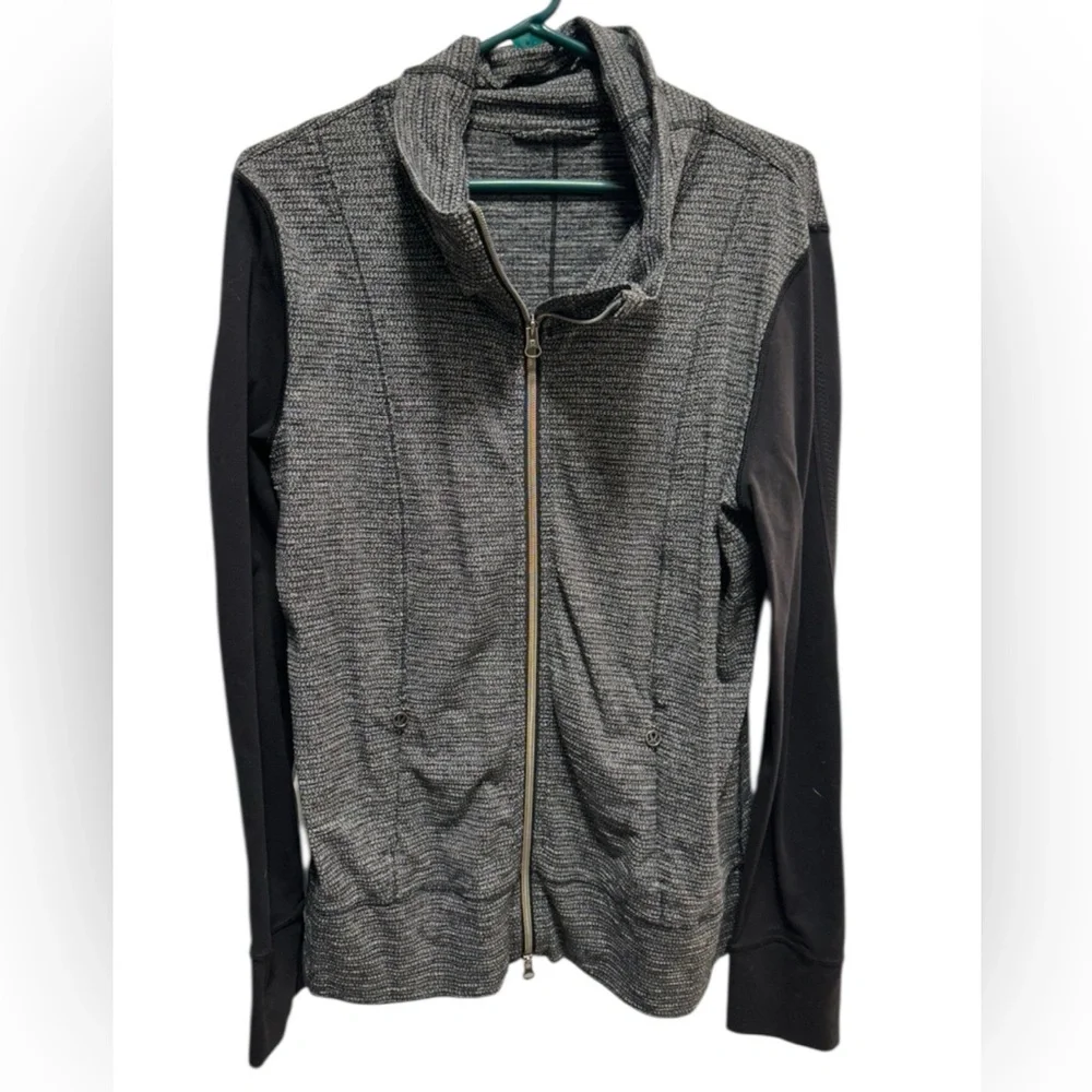 Lululemon Daily Yoga Jacket
Coco Pique Black / Black - Picture 5 of 8